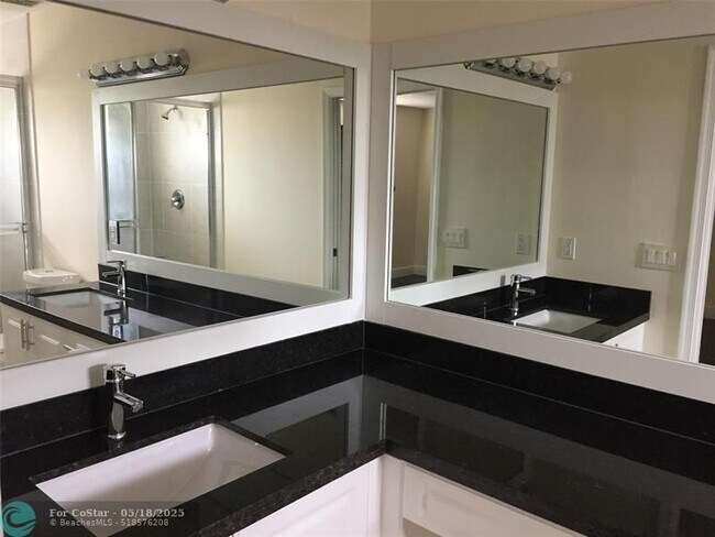 Building Photo - 3118 Coral Ridge Dr