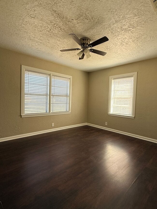 Building Photo - Spacious 3 Bed 1 Bath - Burkburnett