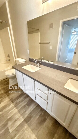 Building Photo - 5710 E Tropicana Ave