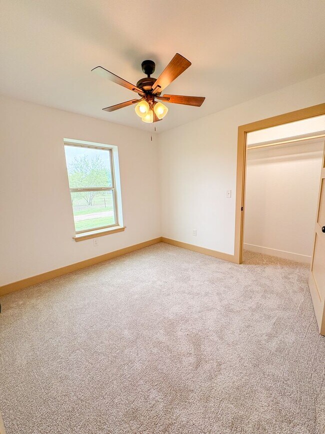 Building Photo - 1105 E Navarro-