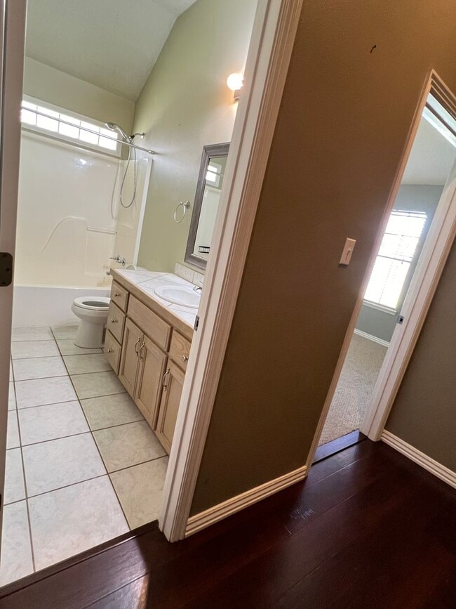 Building Photo - 3 Bed 2 Bath House Right down the road from Northridge Middle School.