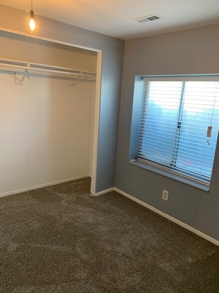 Building Photo - 5775 W Chantilly Cir