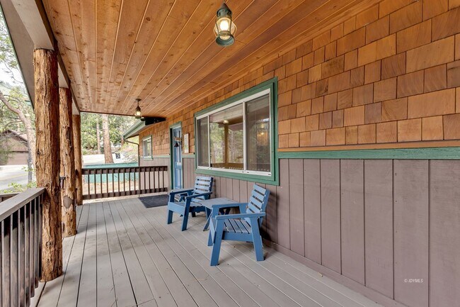 Building Photo - Mountain Lodge Home 1 Mile Away from the C...