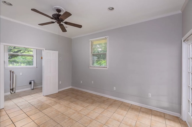 Building Photo - 260 Binkley Dr