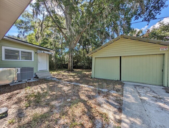 Building Photo - 715 Cove St