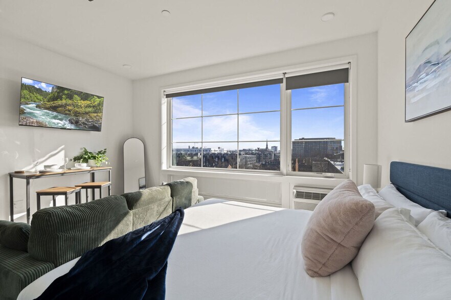 Building Photo - 501 N Perth St