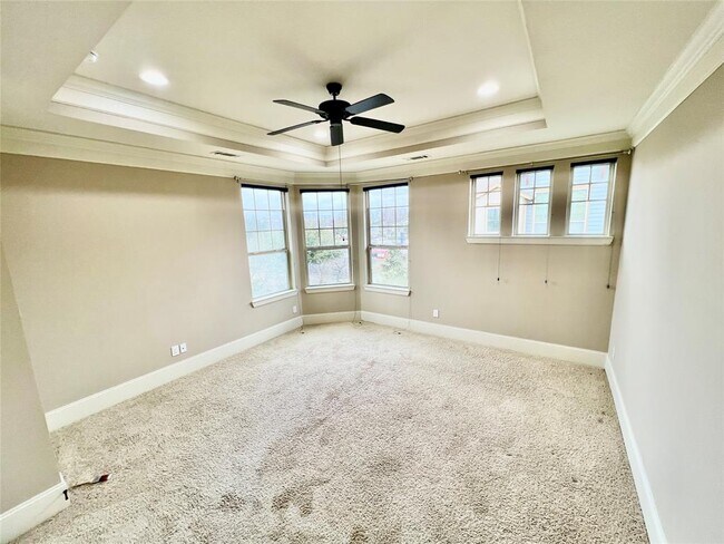 Building Photo - 736 Nicholson St