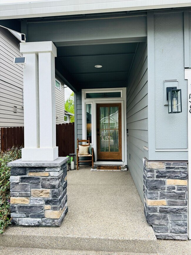 Building Photo - Charming Newer Ridgefield Home with Upgrades Throughout