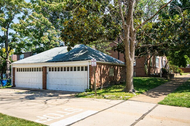 Building Photo - 6601 Alamo Ave