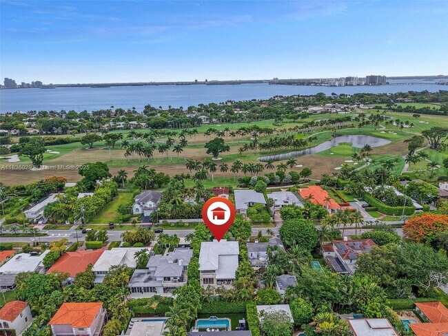 Building Photo - 5555 La Gorce Dr