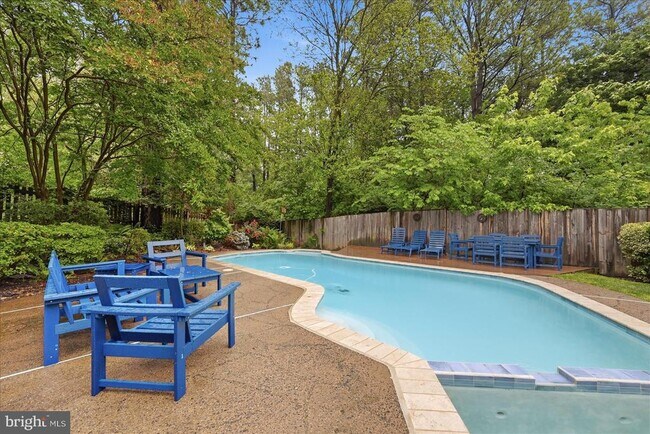 Building Photo - 911 Riva Ridge Dr