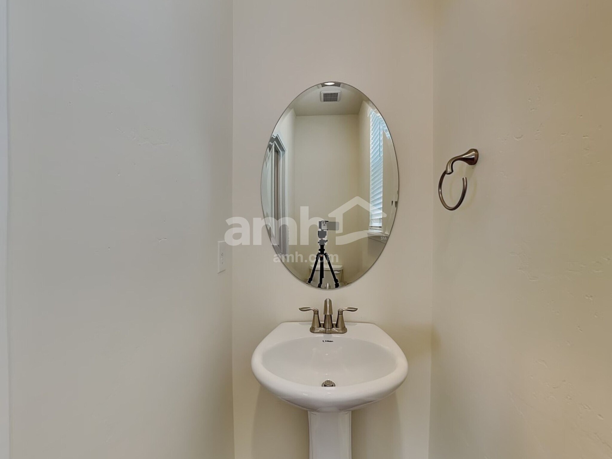 Building Photo - 2349 Frontier St