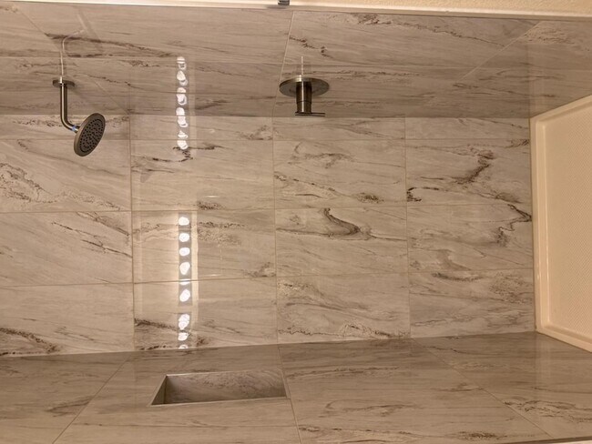 Building Photo - 5704 E Aire Libre Ave