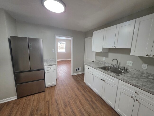 Building Photo - 8 W Chestnut Hill Rd