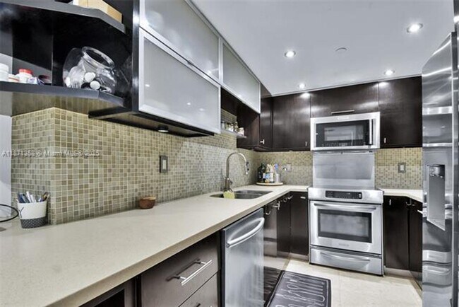 Building Photo - 2401 Collins Ave