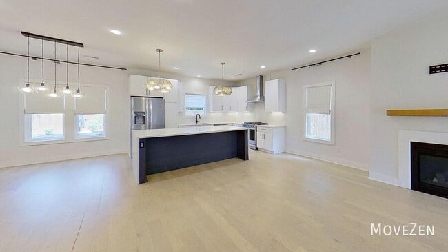 Building Photo - 5018 Double Lakes Dr