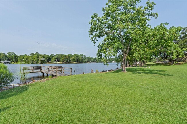 Building Photo - 119 Riverbend Dr
