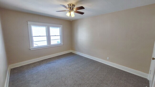 Building Photo - Vacancy at Whittier Duplex!