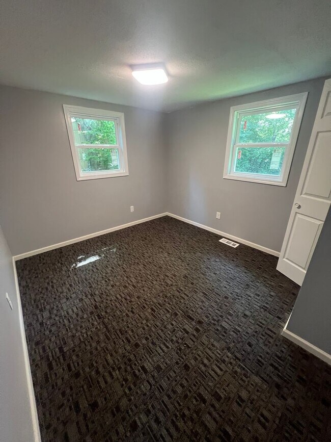 Building Photo - Recently Updated!