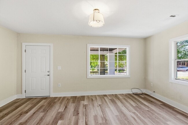 Building Photo - 116 Chester Ave