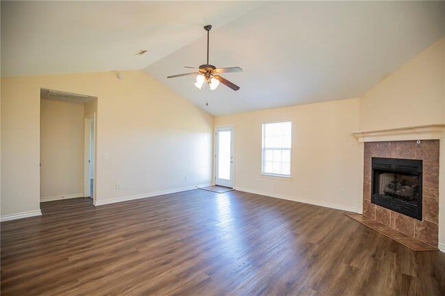 Building Photo - 541 Tamarron Dr