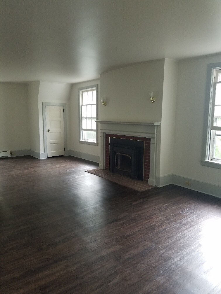 Building Photo - 115 Llenroc Ct