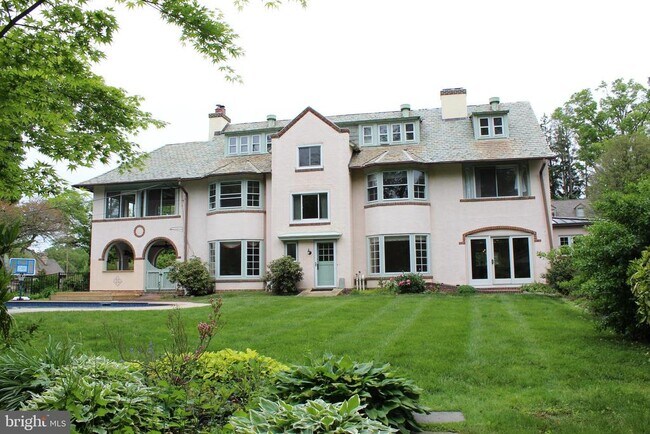 Building Photo - 490 Bancroft Rd