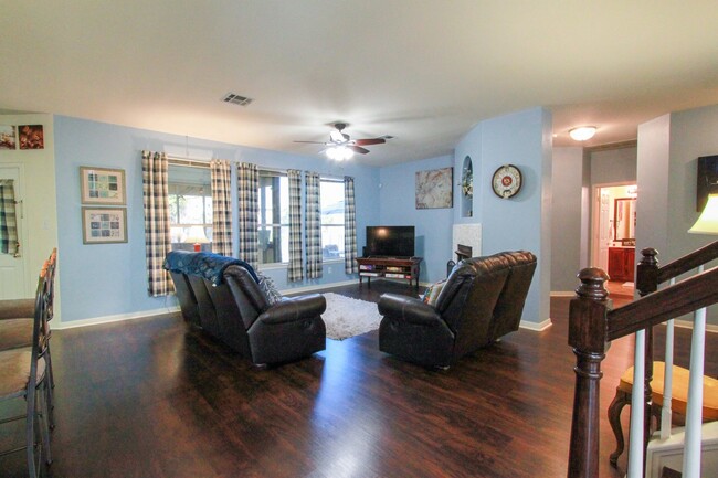 Building Photo - Stately 4-Bedroom, 3-Bath Home with Modern...