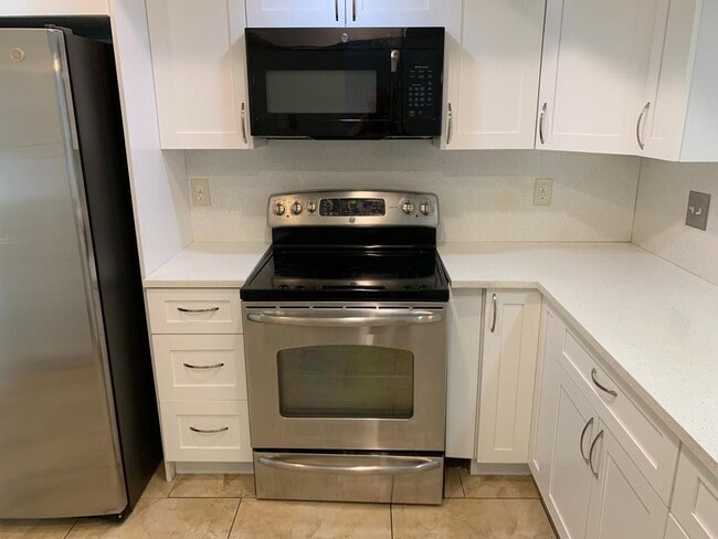 Building Photo - 1342 Torreya Cir