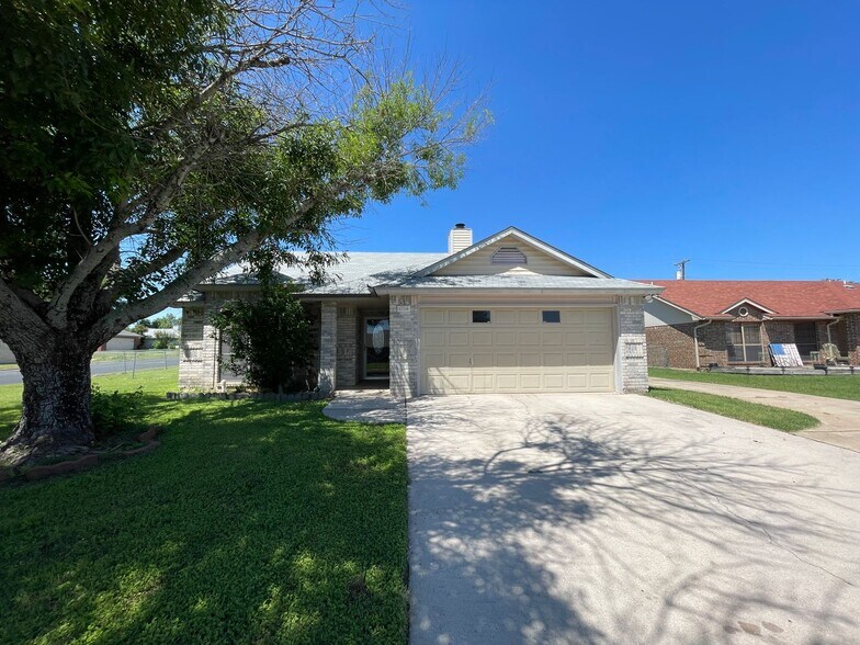 Building Photo - 4714 Mesa Dr
