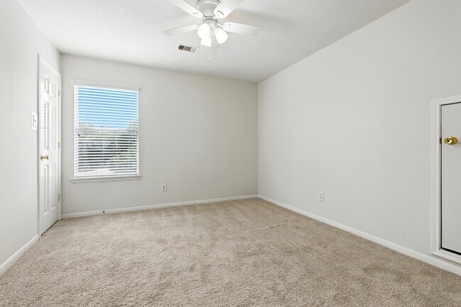 Building Photo - 18607 Camellia Dale tr