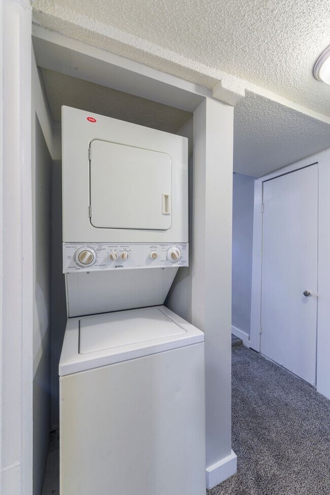 Building Photo - 238 N Irving Ave