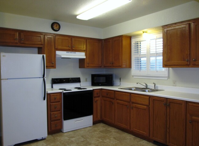 Building Photo - 3 BEDROOM, 2 BATH, BELTON ISD