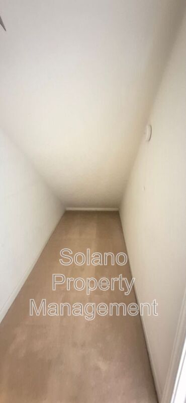Building Photo - 2080 Mariposa Dr