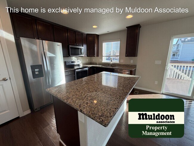 Building Photo - Newer build ready to move in!