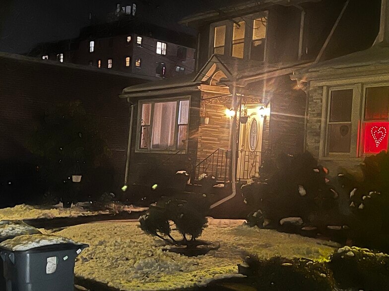 Building Photo - 16134 84th Ave