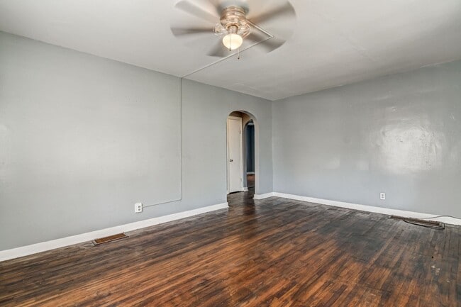 Building Photo - 759 E Lawrence St