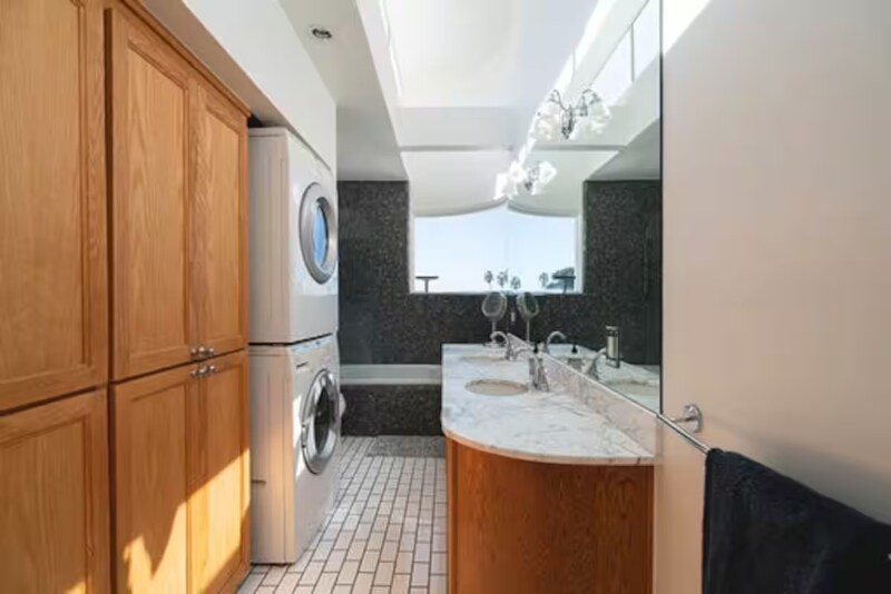 Building Photo - 6672 Vista Del Mar