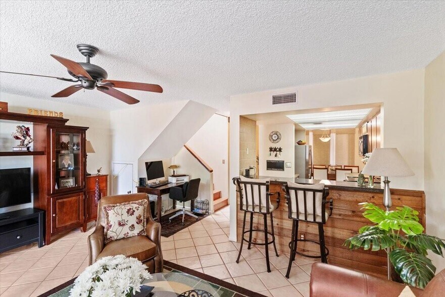 Building Photo - 2831 SW 87th Ave