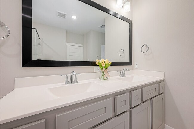 Building Photo - 10915 Brambling Wood Dr