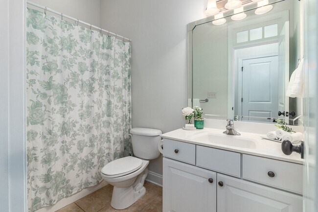 Building Photo - Lovely Riverwood Home