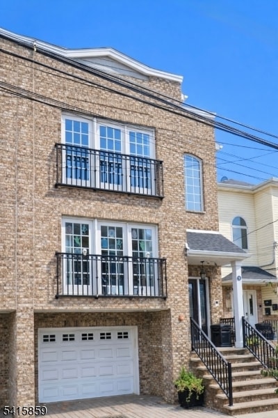 Building Photo - 5 Gotthart St