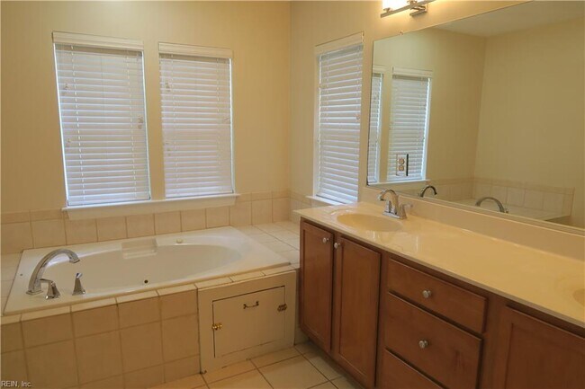 Building Photo - 512 Dunkirk Ct