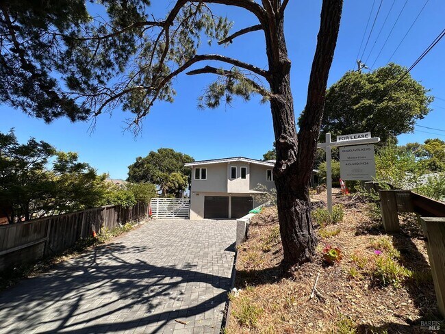 Building Photo - 5148 Paradise Dr