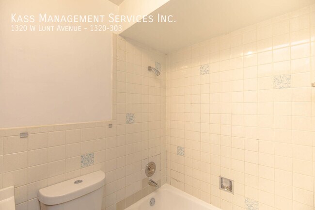 Building Photo - 1320 W Lunt Ave