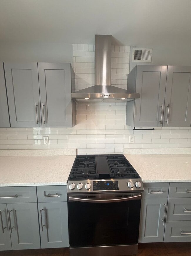 Building Photo - Lawrenceville 3 Bed, 2.5 Bath House with Parking for Lease July 1!
