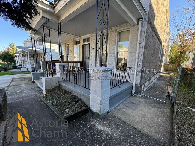 Building Photo - 607 E 41st St