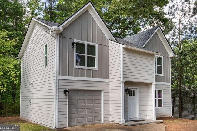 Building Photo - 6898 Babbling Brook Dr