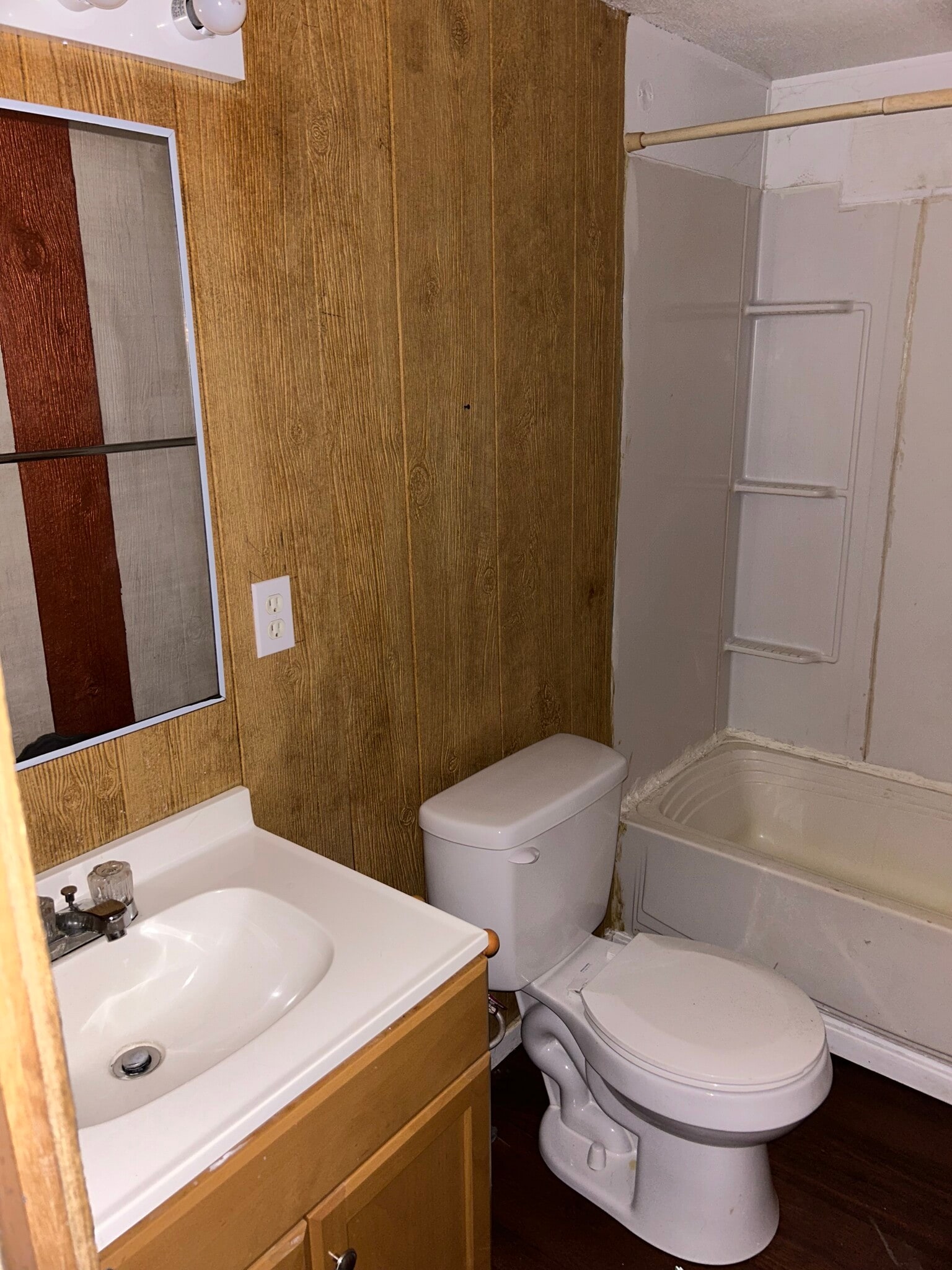 Building Photo - 613 Honeyfarm Ln