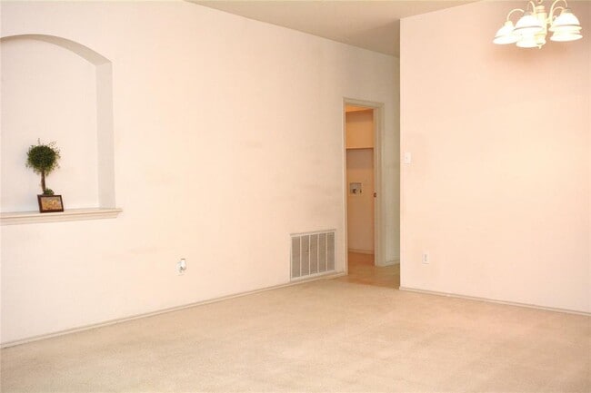 Building Photo - 718 Settlement St